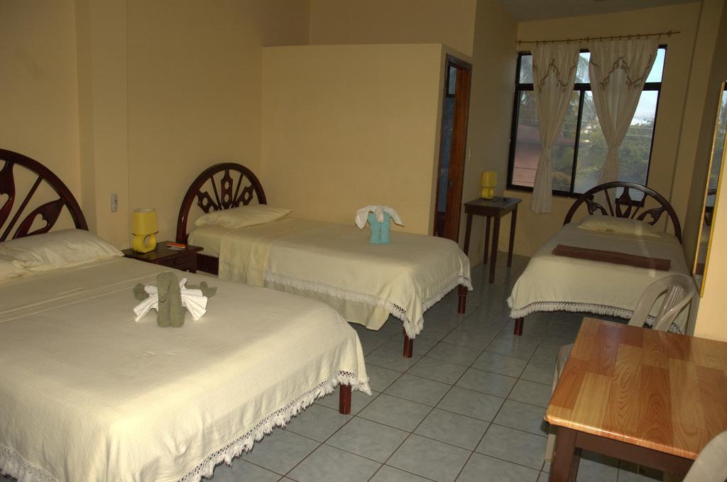Hostal La Isla Del Descanso Puerto Villamil Exterior foto
